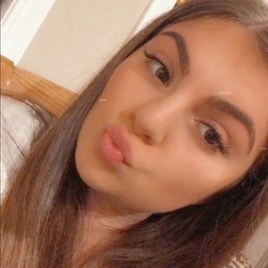 Meet your Posher, Laurie